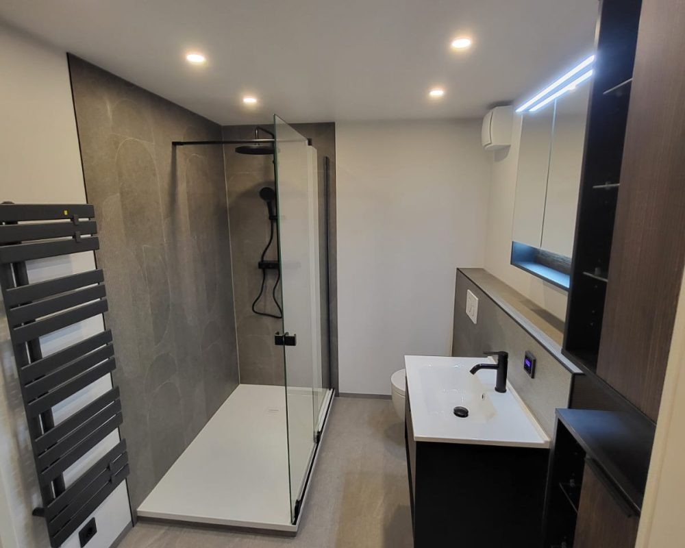 Komplettbadsanierung mit einer Duschwanne in Wuppertal 4